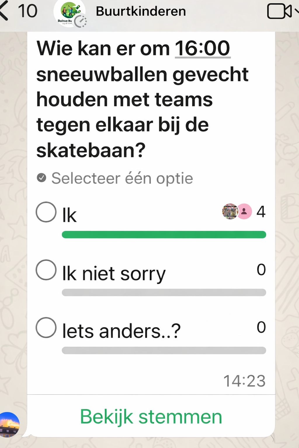 Poll in de buurtapp met de vraag wie er om 16:00 een sneeuwballengevecht wil houden bij de skatebaan.